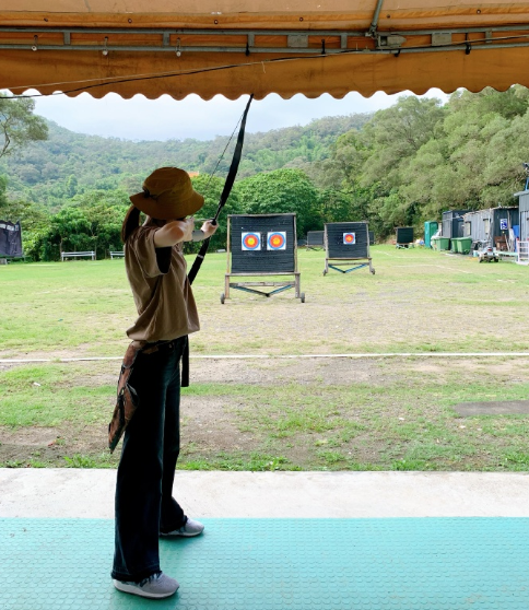 柯佳嬿打发闲暇学射箭,直呼“真的想拍戏了”