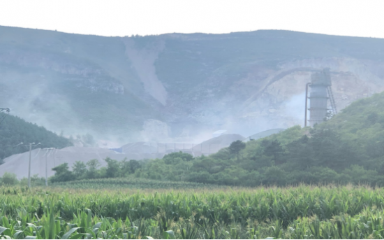 喀左县大营子乡污染矿企的乐园(一)