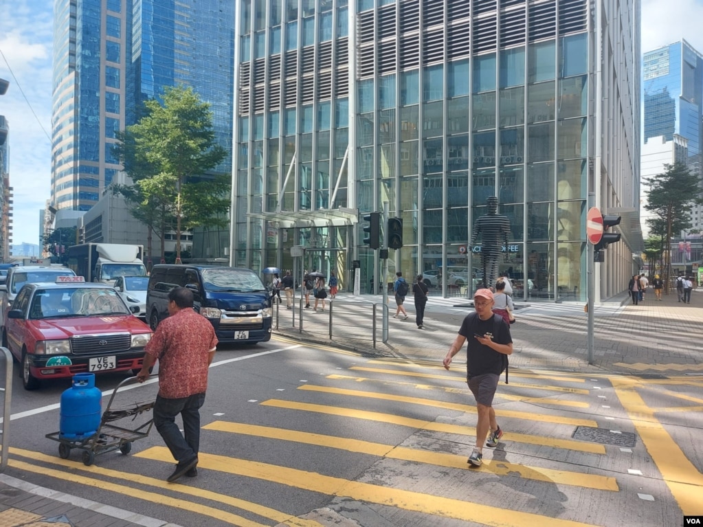 最新施政报告虽以“齐改革、同发展、惠民生、建未来”为题,却没有太多具体着墨于协助雇员阶层的措施。(美国之音)