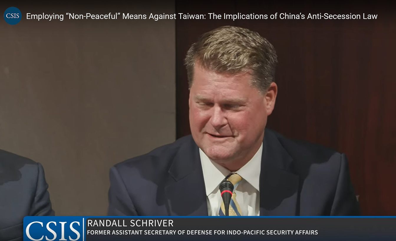 lu3.jpg 美国国防部负责印太事务的原助理部长薛瑞福(Randall Schriver)在座谈会上表示,美国应持续遵循《台湾关系法》等法律依据并清楚阐释具体的操作定义。(视频截图/战略与国际研究中心官网)