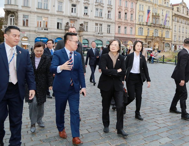 蔡英文卸任后首次访欧 呼吁警惕威权主义侵蚀民主 蔡英文卸任后首次访欧 呼吁警惕威权主义侵蚀民主