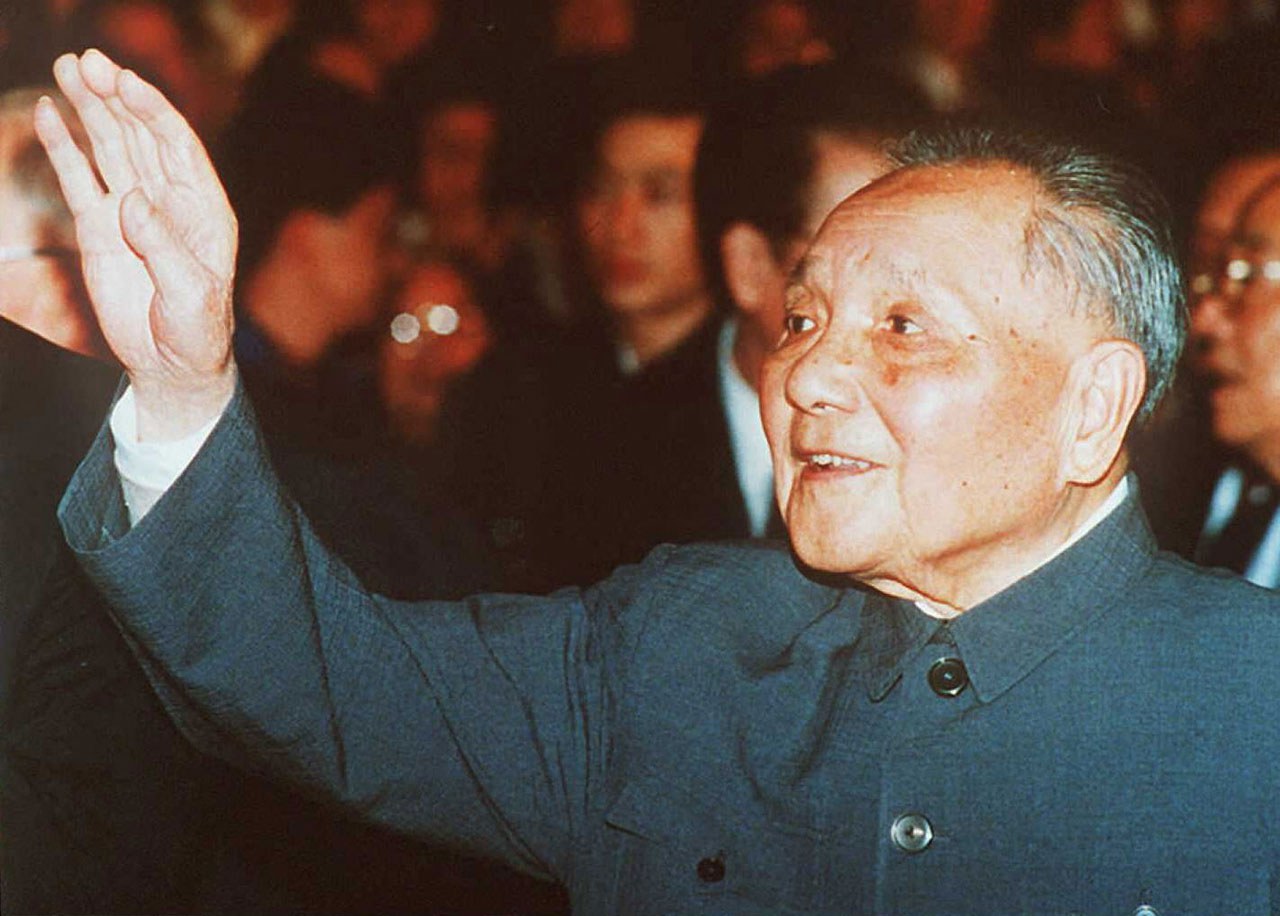 hcm3.jpg 1992年10月19日,前领导人邓小平出席中共十四大。(法新社资料图片)