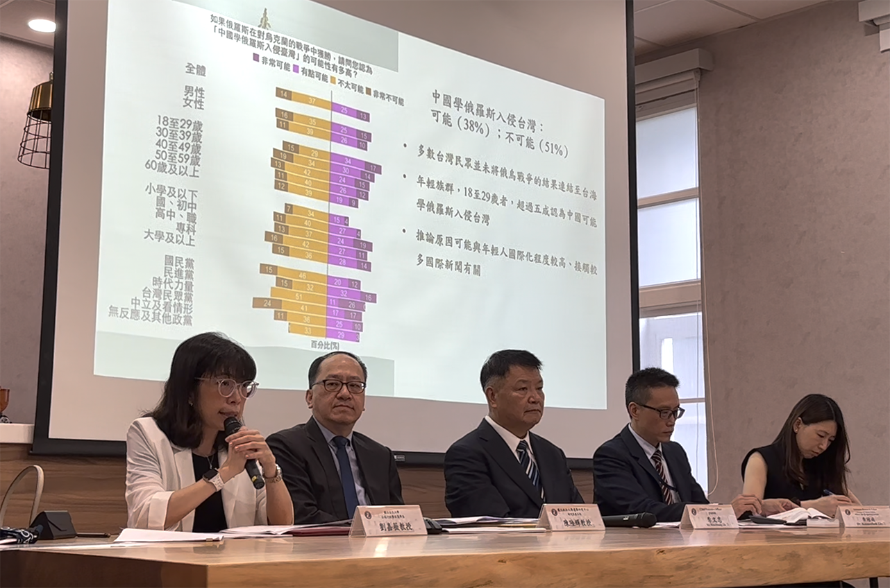 二.png 台北大学公共行政暨政策学系教授刘嘉薇(左一)(记者夏小华摄)