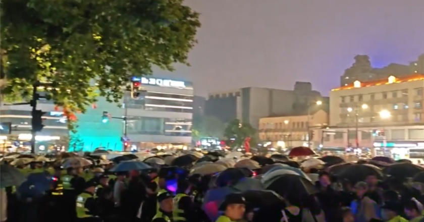 蒲黄榆说:上海万圣节狂欢,中国政治的黑色荒诞