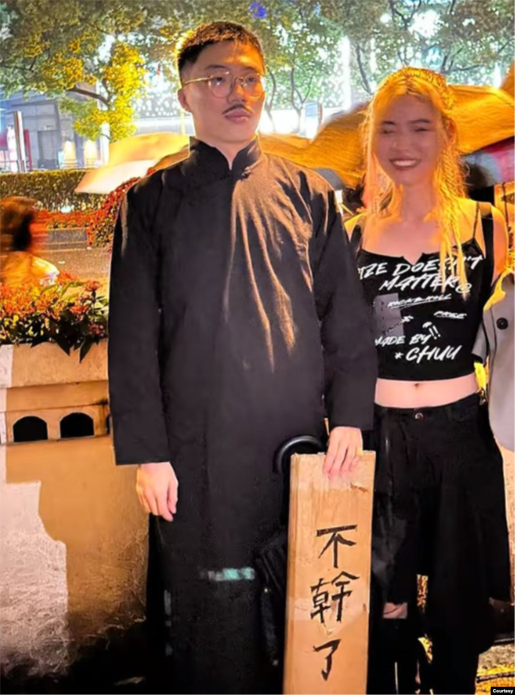 2024年10月27日上海万圣节,“鲁迅”依旧没有缺席。 (照片来自李老师不是你老师的X平台)