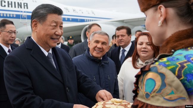 中国国家主席习近平2024年10月22日抵达俄罗斯参加金砖国家峰会。 中国国家主席习近平2024年10月22日抵达俄罗斯参加金砖国家峰会。