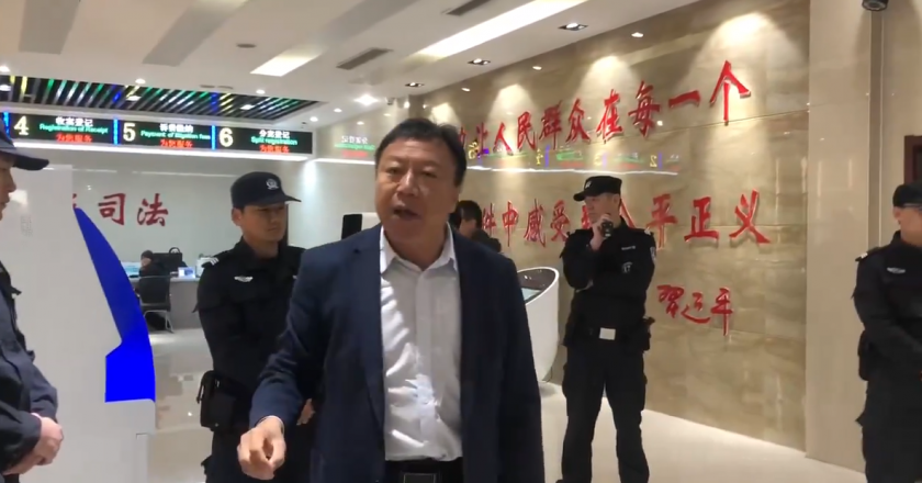 北京刘美香“贪污案”在河北魏县开庭,警方强制滞留多名亲属和律师