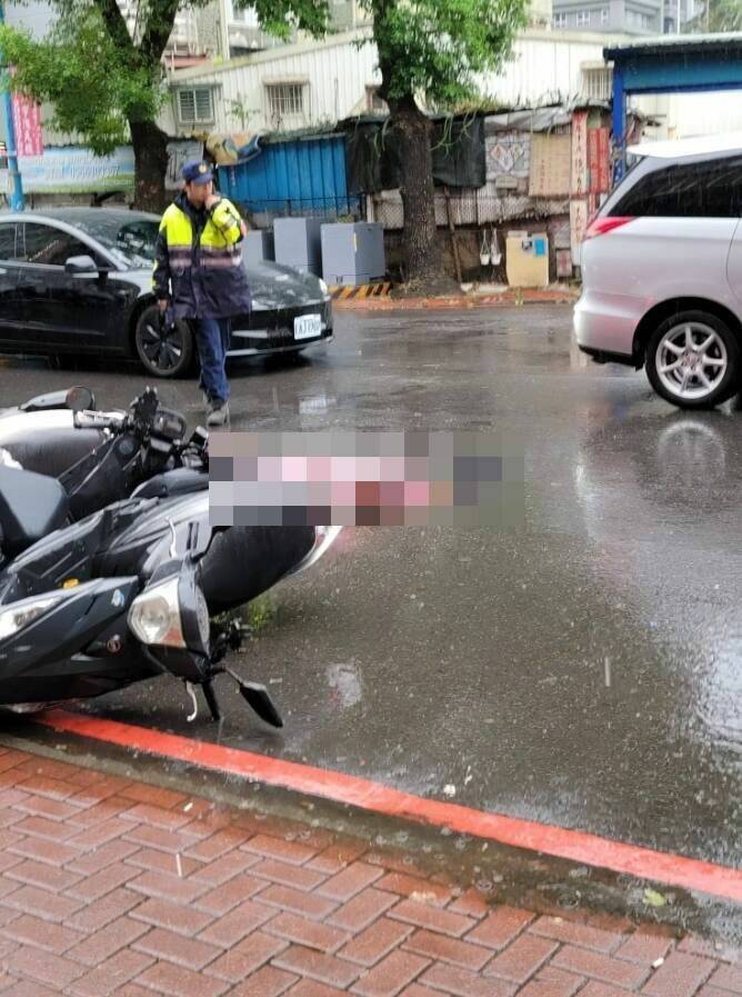 新北市土城发生人伦悲剧，谢姓男子大白天当街将妻子、小姨砍死。（记者徐圣伦翻摄）