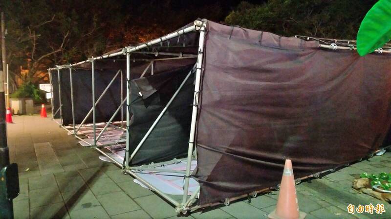 宜蘭縣員山鄉公所2020年2月舉辦員山燈節，現場布置的迎賓牌樓1月26日晚間約7點被強風吹倒，造成林姓阿嬤、鄭姓婦人母女被壓傷，林姓阿嬤事後傷重不治。（資料照，記者江志雄攝）