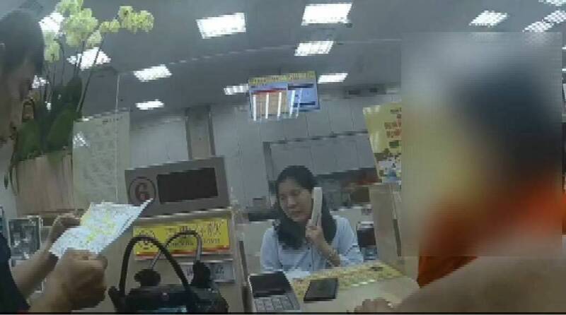 「假儿子」诓妇骗33万投资，警方联手行员阻诈。（民众提供）