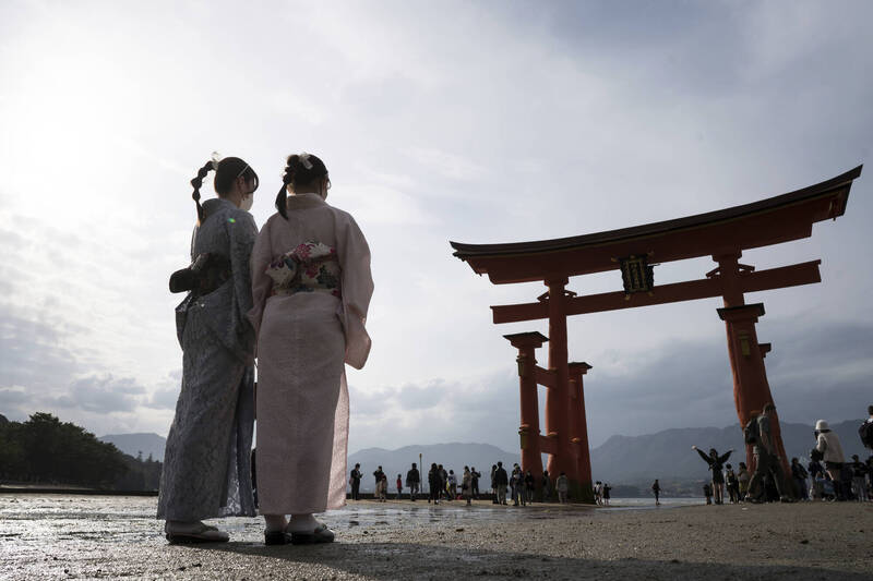 日本駕照轉換新制擬10月上路,喜歡到日本自駕旅遊的台灣人並不受影響。(美聯社) 日本駕照轉換新制擬10月上路,喜歡到日本自駕旅遊的台灣人並不受影響。(美聯社)