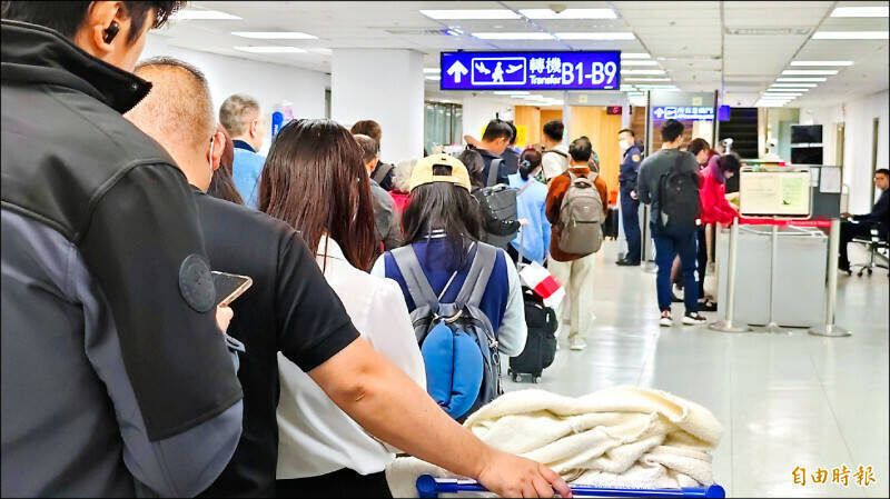 华航地勤人员过安检门拒配合还呛警,被法官判罚2千元。示意图。(资料照) 华航地勤人员过安检门拒配合还呛警,被法官判罚2千元。示意图。(资料照)