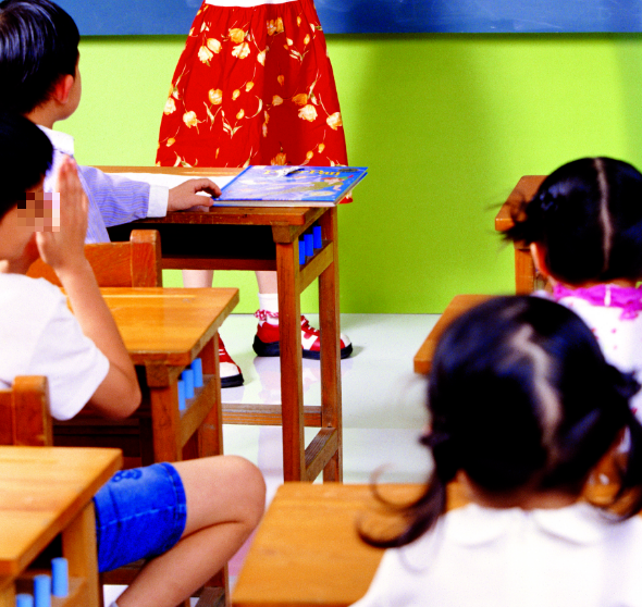 男教保员陈羿翰任职松山区2家幼儿园时，被控先后猥亵1名男童、3名女童。台北地院审结，依陈犯「对未满14岁男女加重强制猥亵」罪，判处8年徒刑。图与本新闻无关。（情境照）