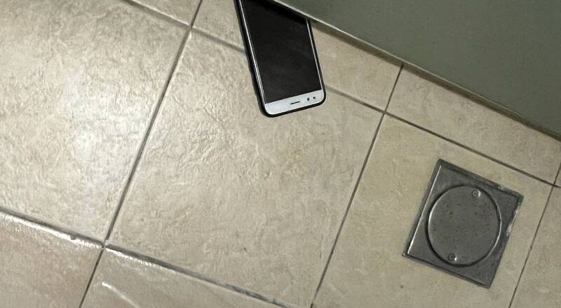 新北某国小实习教师偷拍女学生如厕 一审判3年8月