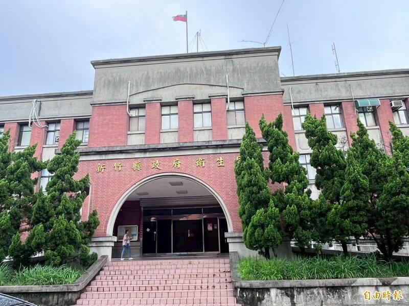 针对前芎林乡卫生所吴姓主任涉贪被起诉一案，新竹县政府卫生局表示，为免再生弊端，他们修订「新竹县行政相验申请流程」且公告，另也核定新竹县5家医疗机构配合办理行政相验的业务。（记者黄美珠摄）