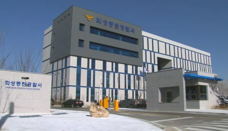 南韩京畿道华城某公寓地下停车场，有一家4人陈尸车内。华城东滩警察署示意图。（图撷自韩文WIKI网站）