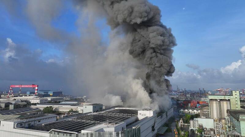 三元能源科技公司爆炸火警，公司道歉。（读者提供）