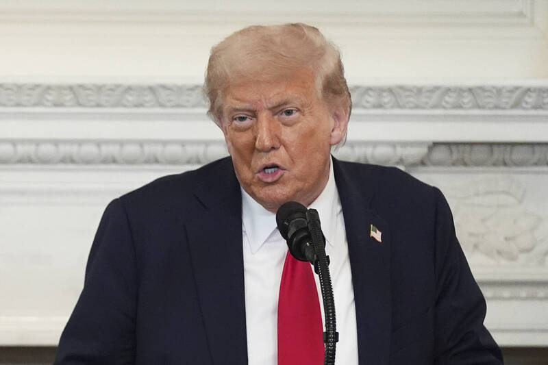 川普15日表示,尽管他对俄罗斯下「最后通牒」,但他和普廷的关系还没完蛋。(美联社) 川普15日表示,尽管他对俄罗斯下「最后通牒」,但他和普廷的关系还没完蛋。(美联社)