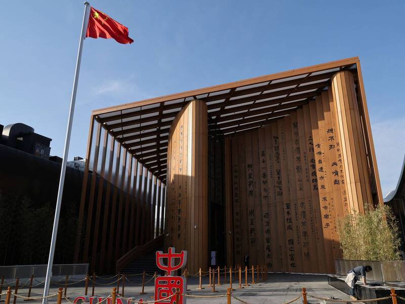 日本经济新闻报导，中国投资环境恶化，2024年日本对中净投资额与3年前相比减少63%，但对全球整体反增37%，可见日本资金正在远离中国，转向其他地区。（路透）