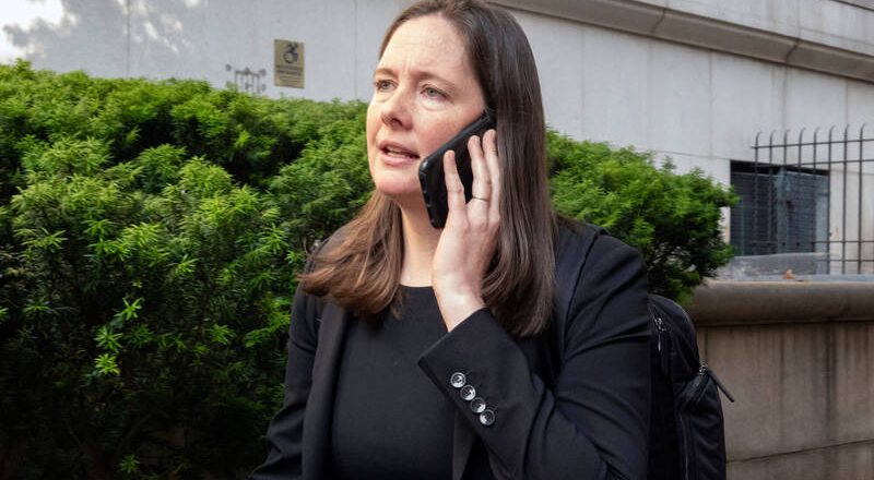 艾普斯坦案首席检察官莫琳丢官 传与曾任前FBI局长的爸爸有关