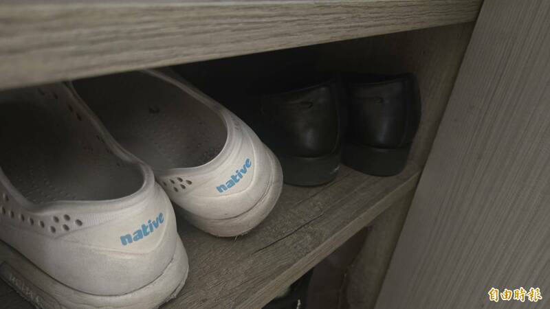 男子翻越铁门潜入社区，偷走黄女门口鞋柜抽屉内1400元现金，虽未进屋，法院仍认定构成侵入住宅窃盗，判刑6月。（资料照）