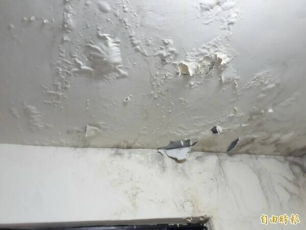 花750万元买中古屋，陈女交屋后被楼下住户投诉渗水，又发现屋内壁癌满屋。壁癌示意图（资料照）