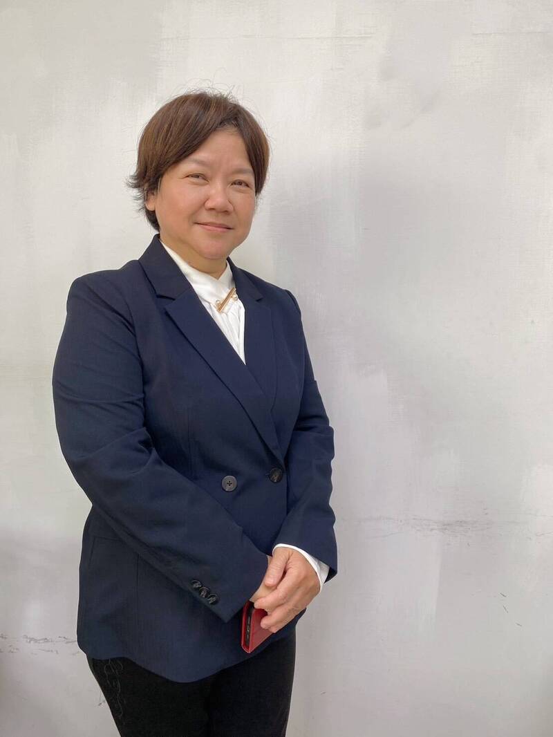 南市府法制处长杨璇圆登山滑倒骨折,提国赔求偿近百万,但一、二审都败诉。她强调不是为了赔偿,而是提醒公部门应负公共设施管理责任。(翻摄南市府网站) 南市府法制处长杨璇圆登山滑倒骨折,提国赔求偿近百万,但一、二审都败诉。她强调不是为了赔偿,而是提醒公部门应负公共设施管理责任。(翻摄南市府网站)