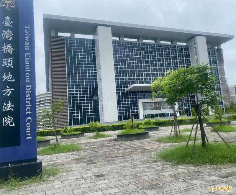 王妇涉嫌提供帐号予诈欺集团，黑吃黑侵吞148万元，桥头地院判决无罪，检方不服上诉，高雄高分院审理中。（记者鲍建信摄）