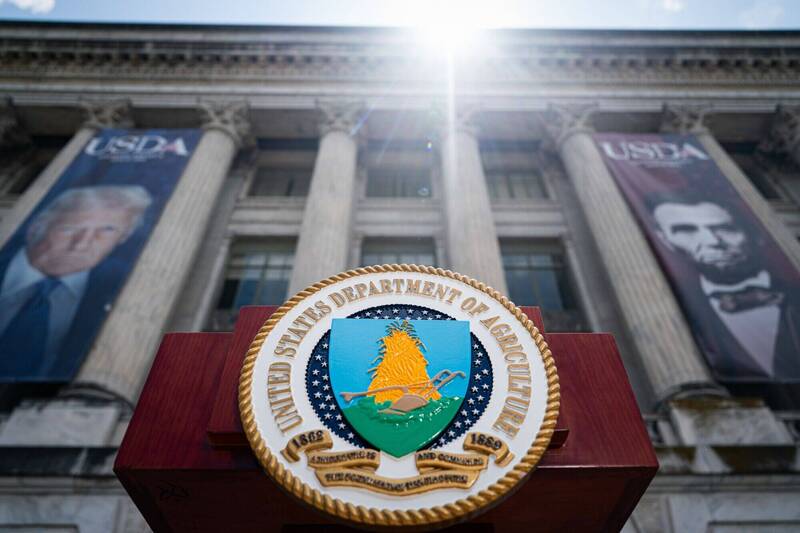 美国农业部为了确保粮食供应不受中国、俄罗斯、北韩和伊朗等「外国对手」影响，经国安审查开除70名外籍约聘研究员。（彭博档案照）