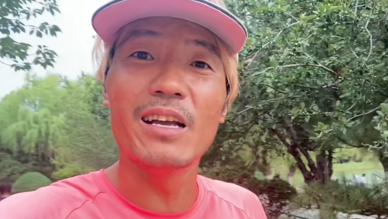 中国网红进行「一拳超人」第1000天挑战，没想到直播过程中手机竟然被偷了。（图撷自「堂主lee」bilibili帐号）