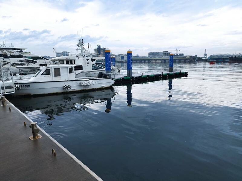 高雄港海域不到6小时发现2浮尸。图为其中的22号游艇码头。（读者提供）