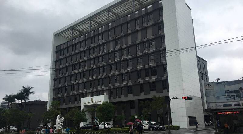 醉男楼梯间露鸟吓到2返家幼童 汐止警调监视器逮人送办