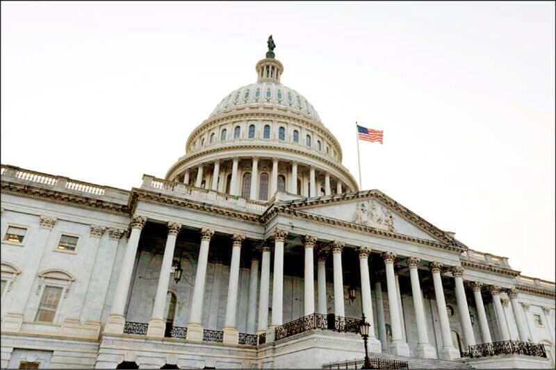 美国国会大厦外观。共和党主导的众议院近日提出法案，要求华盛顿市终止与北京的姊妹市关系，反制中共对美渗透行动。（欧新社资料照）