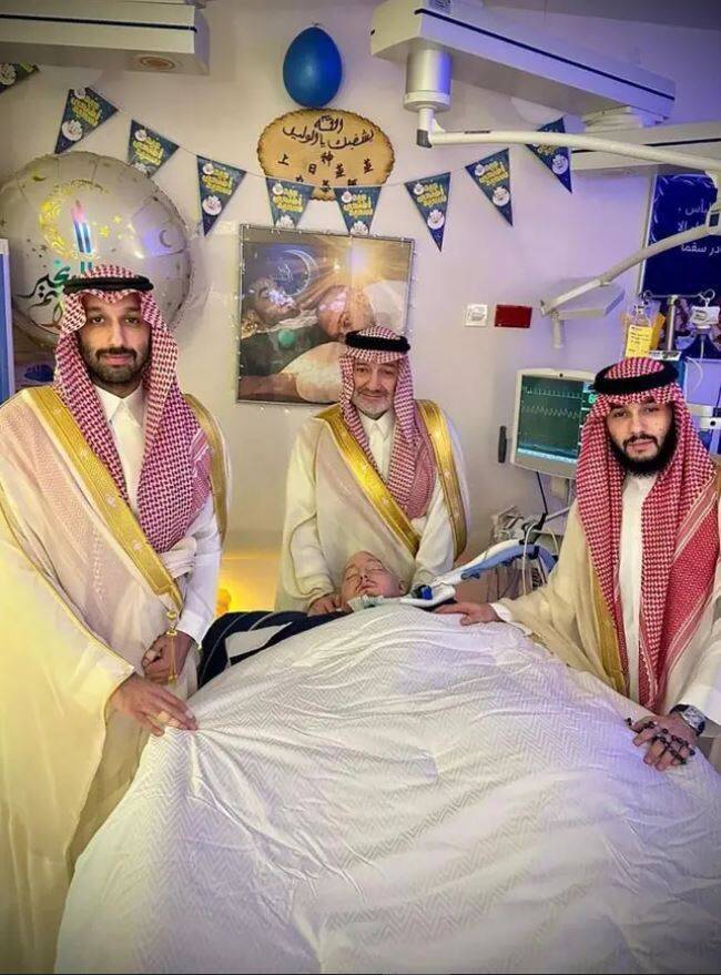 有著「沉睡王子」之称的沙乌地王室王子阿尔瓦利德已离世。(图翻摄自推特@Alwaleed_Talal) 有著「沉睡王子」之称的沙乌地王室王子阿尔瓦利德已离世。(图翻摄自推特@Alwaleed_Talal)