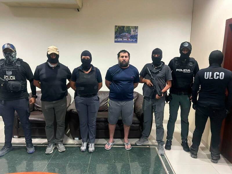 厄瓜多將販毒的Los Chonerosy組織頭目維拉馬爾（圖中）引渡至美國。（擷自X@JohnReimberg）