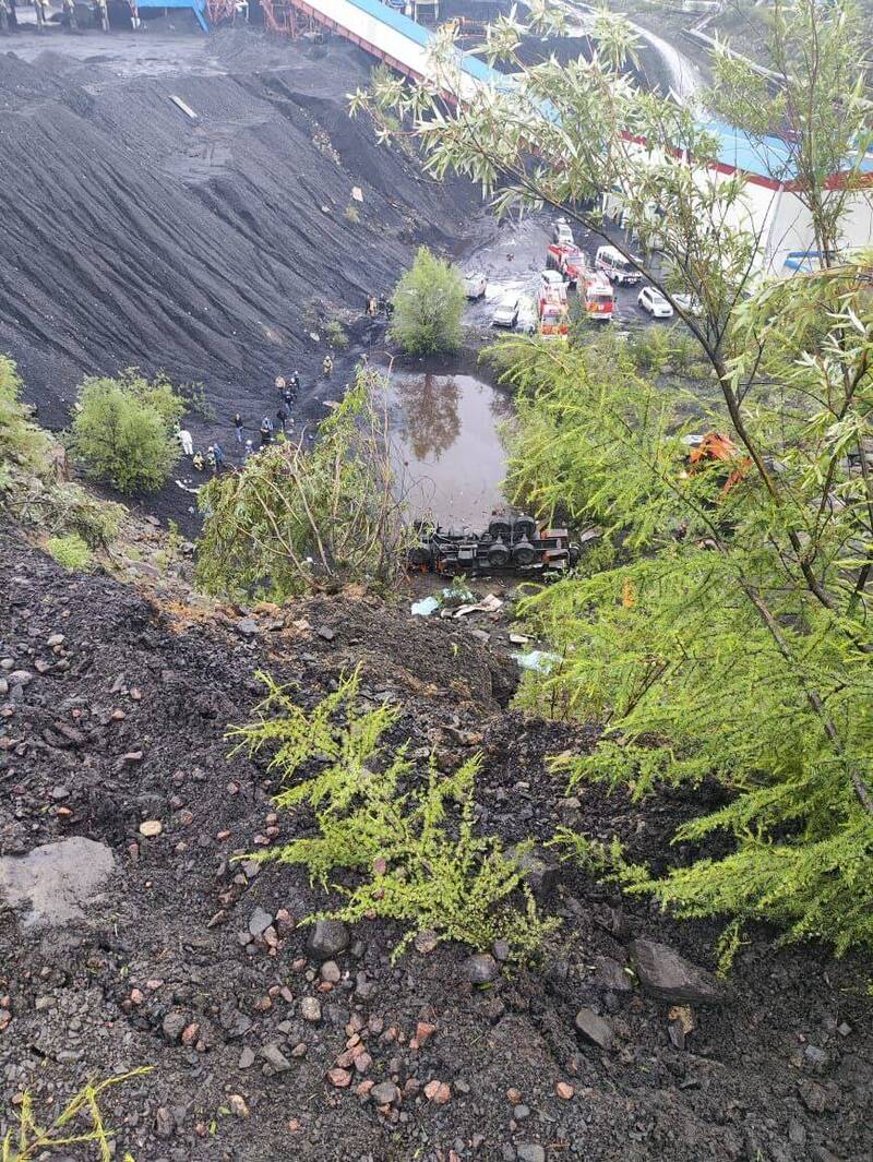 今(21)日凌晨俄罗斯1辆载有矿工的巴士在远东地区雅库特发生车祸。(撷自X@ShanghaiEye) 今(21)日凌晨俄罗斯1辆载有矿工的巴士在远东地区雅库特发生车祸。(撷自X@ShanghaiEye)