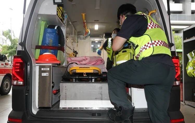 台中北屯區24歲男子墜樓,經送醫搶救仍傷重不治。(示意圖,資料照) 台中北屯區24歲男子墜樓,經送醫搶救仍傷重不治。(示意圖,資料照)