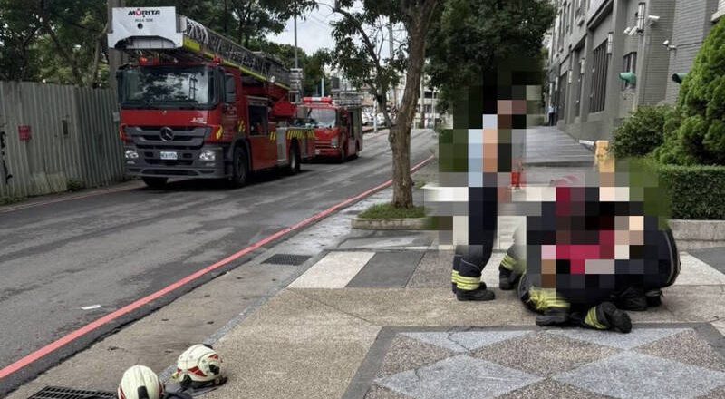 通缉犯不愿入狱扬言跳楼 桃警消铺气垫防护压制归案