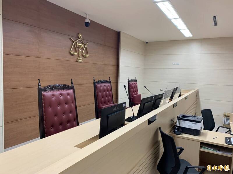 陸軍虎躍部隊二兵靶場私藏步槍彈殼,桃園地院審理後依侵佔軍用武器或彈藥以外之軍用物品罪,將他判處8月徒刑,緩刑2年。(記者余瑞仁攝) 陸軍虎躍部隊二兵靶場私藏步槍彈殼,桃園地院審理後依侵佔軍用武器或彈藥以外之軍用物品罪,將他判處8月徒刑,緩刑2年。(記者余瑞仁攝)