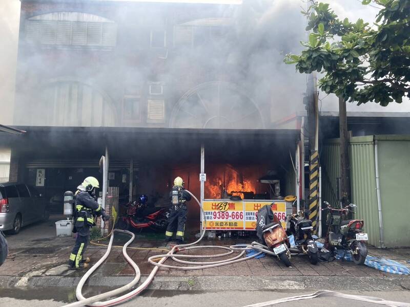 苏澳民宅出租大火,印尼籍移工夫妇2尸3命魂断异乡。(图由民众提供) 苏澳民宅出租大火,印尼籍移工夫妇2尸3命魂断异乡。(图由民众提供)