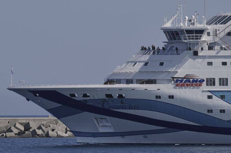 以色列郵輪「皇冠鳶尾花號」遭拒絕上希臘希羅斯島,資料照。(美聯社) 以色列郵輪「皇冠鳶尾花號」遭拒絕上希臘希羅斯島,資料照。(美聯社)