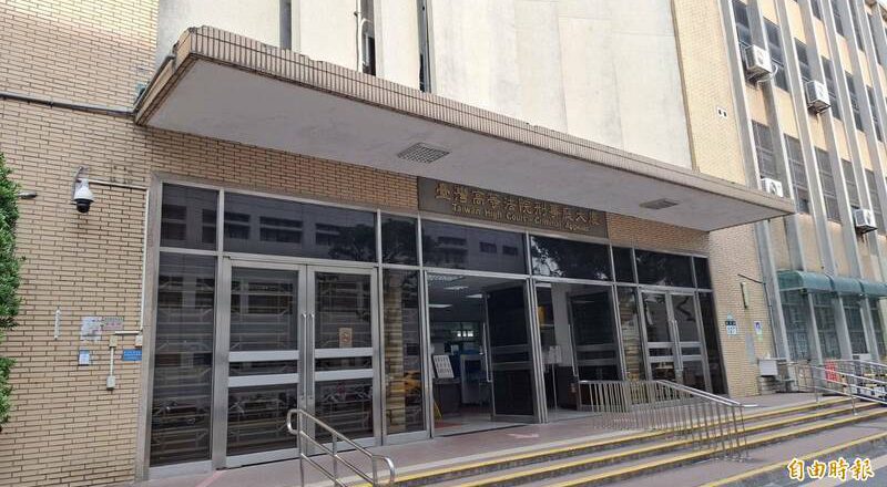 退警到派出所拍攝女警被控襲胸  高院因「一理由」判無罪確定