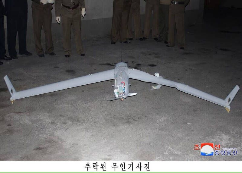 北韩官媒去年10月19日发布南韩军用无人机残骸照。(路透资料照) 北韩官媒去年10月19日发布南韩军用无人机残骸照。(路透资料照)