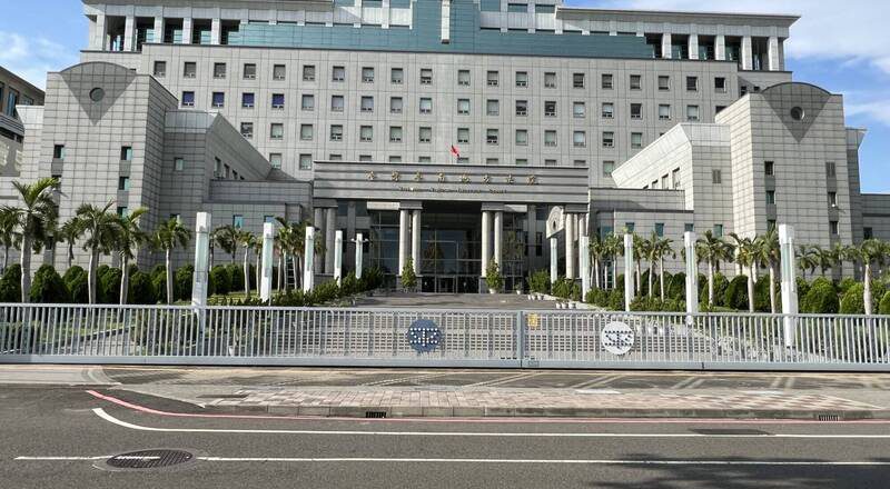 控前夫「清掉」水墨大師顏聖哲畫作 女子求償遭法院打臉原因曝