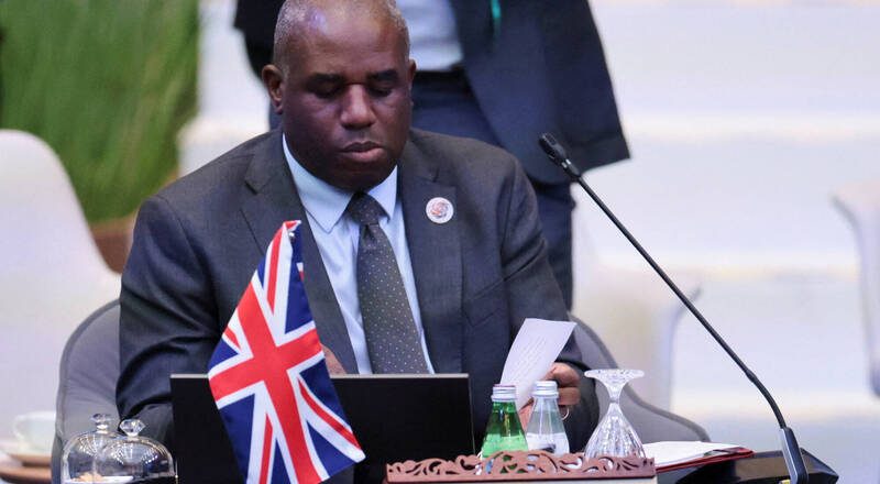 英国制裁协助非法偷渡个人与组织 外交大臣称里程碑时刻