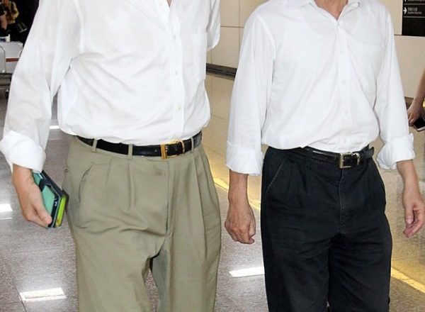 贺陈旦夜巡桃机勘灾 二航厦未完全复电