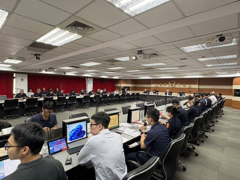 罷免投票日倒數,警政署署長張榮興今2度召開專案會議指示維安工作重點。(記者邱俊福翻攝) 罷免投票日倒數,警政署署長張榮興今2度召開專案會議指示維安工作重點。(記者邱俊福翻攝)