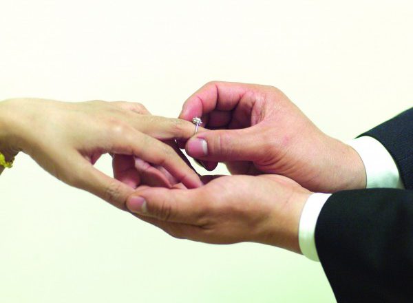 一次就「中奖」! 28岁男向15岁小女友求婚换免刑