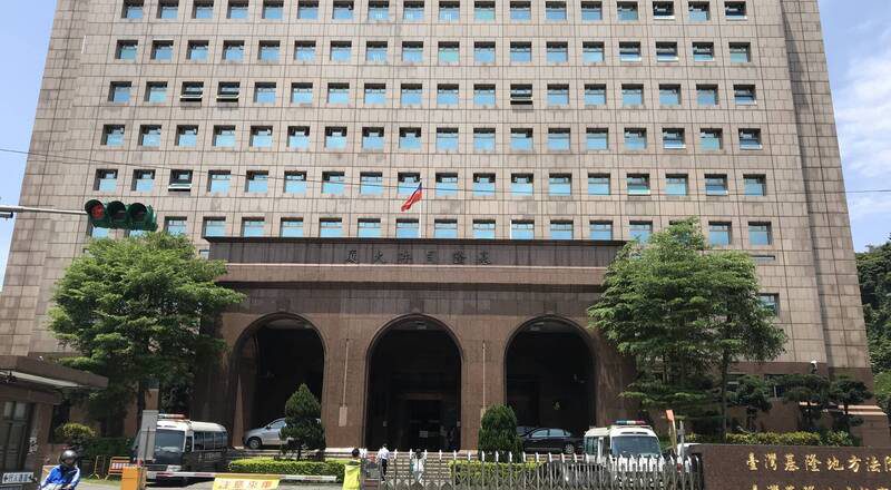 健身教练怂恿少女自拍裸体影像  检方声押获准
