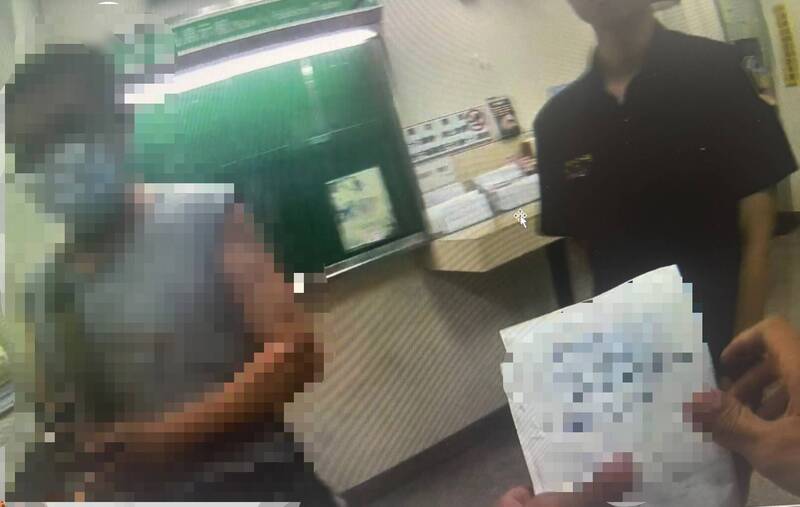 王姓男子接獲自稱台北市勞工局來電，指他補助資料異常涉案，轉接假檢警要求監管帳戶，所幸行員機警報警，南警五分局北門所即時攔阻，保住其285萬元積蓄。（民眾提供）